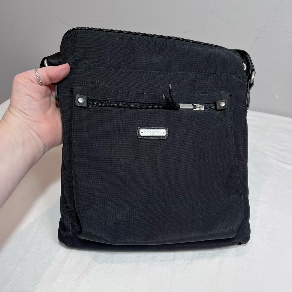 Baggallini medium black crossbody travel packable purse - Picture 3 of 9